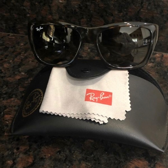 RAY-BAN SUNGLASSES 4194 710/85 POLARIZED AUTHENTIC KID SIZE